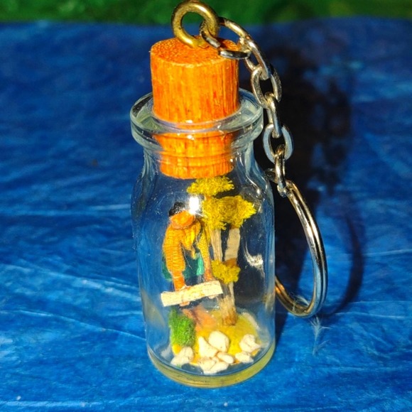 Vintage handmade keychain in a bottle - Picture 1 of 1